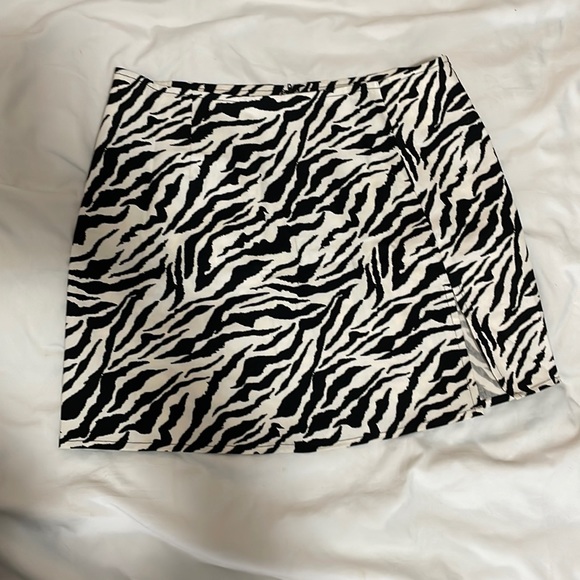 Motel Pelmet Skirt 90's Zebra Black & White - Princess Polly - Picture 2 of 5